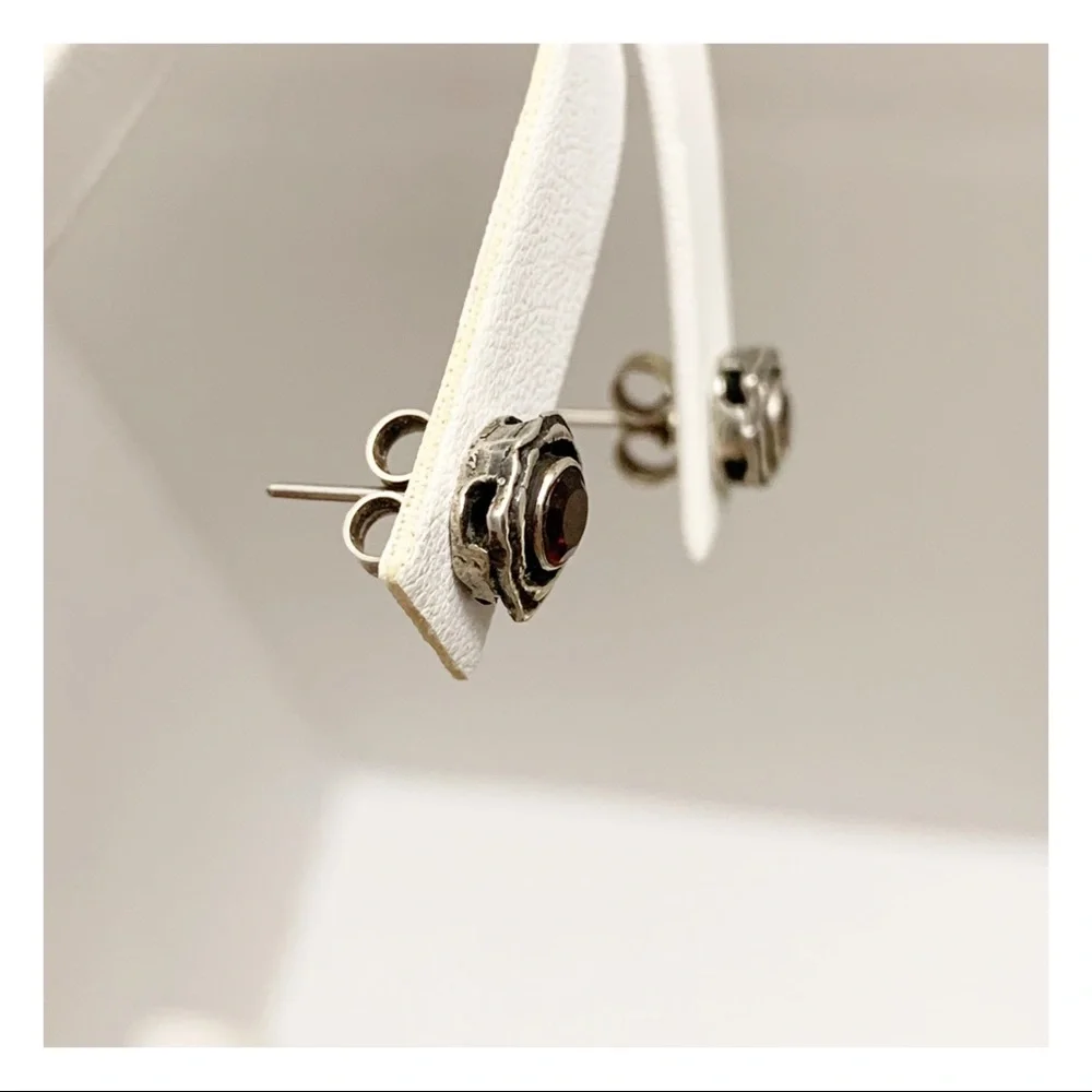 Vintage sterling silver and faceted garnet boho stud earrings - Picture 8 of 11